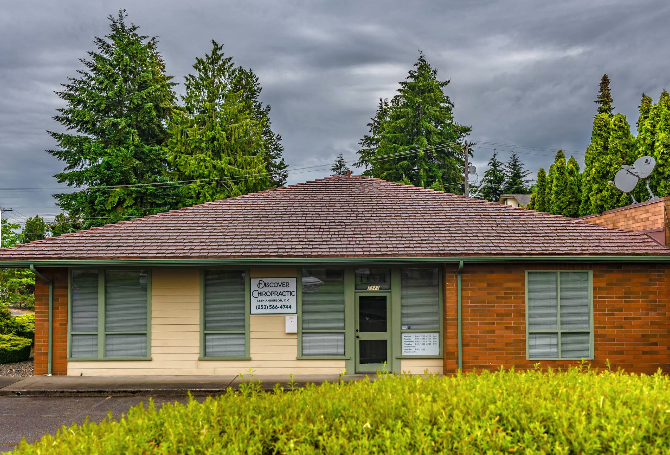 Front entrance and walk-in door at Discover Chiropractic in University Place, Washington